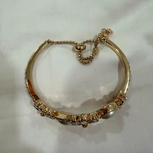 Gold Floral Crystal bracelet - Picture 3 of 4
